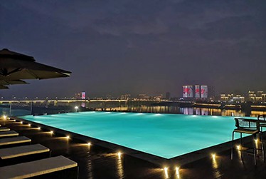 四川南充高坪銳士健身恒溫泳池工程