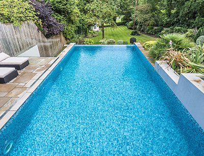 私人泳池建設如何選擇游泳池的風格?