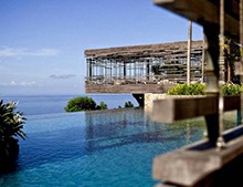 無邊際泳池設計公司哪家好?