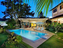 戴高樂無邊際泳池是你想象不到的奢華,泳池SPA按摩一應(yīng)俱全