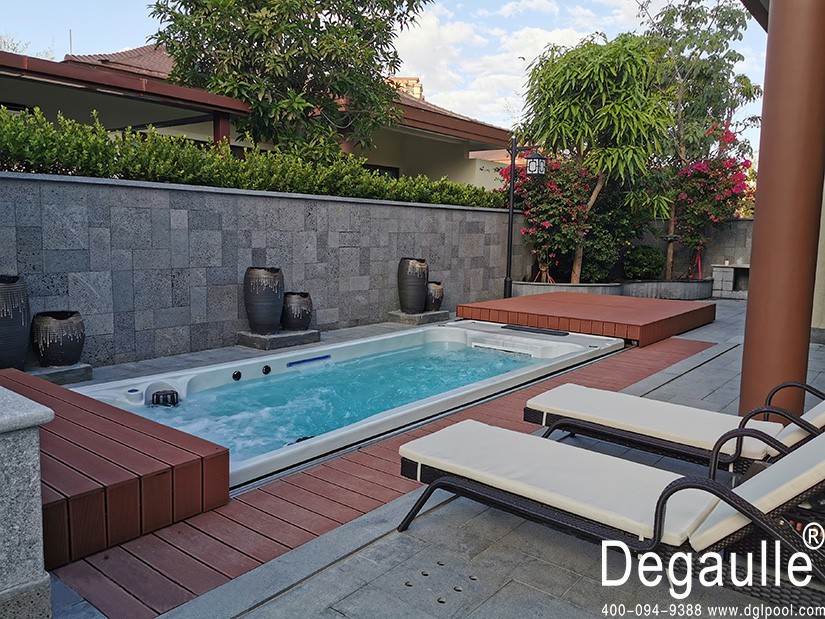 安裝私家別墅泳池不妨來看一下無邊際泳池加保溫蓋這個神仙組合吧！——戴高樂泳池設(shè)備