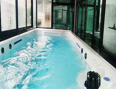 冬天在恒溫游泳池游泳會(huì)冷嗎？