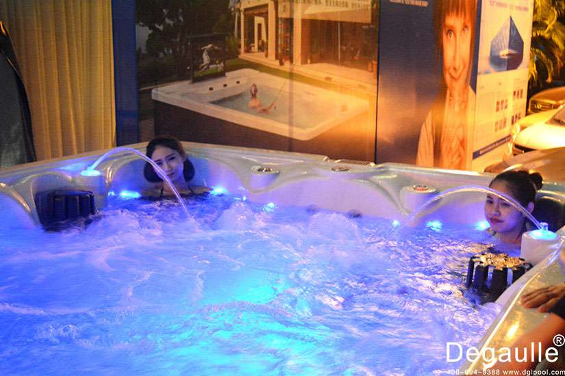 戴高樂無邊際泳池