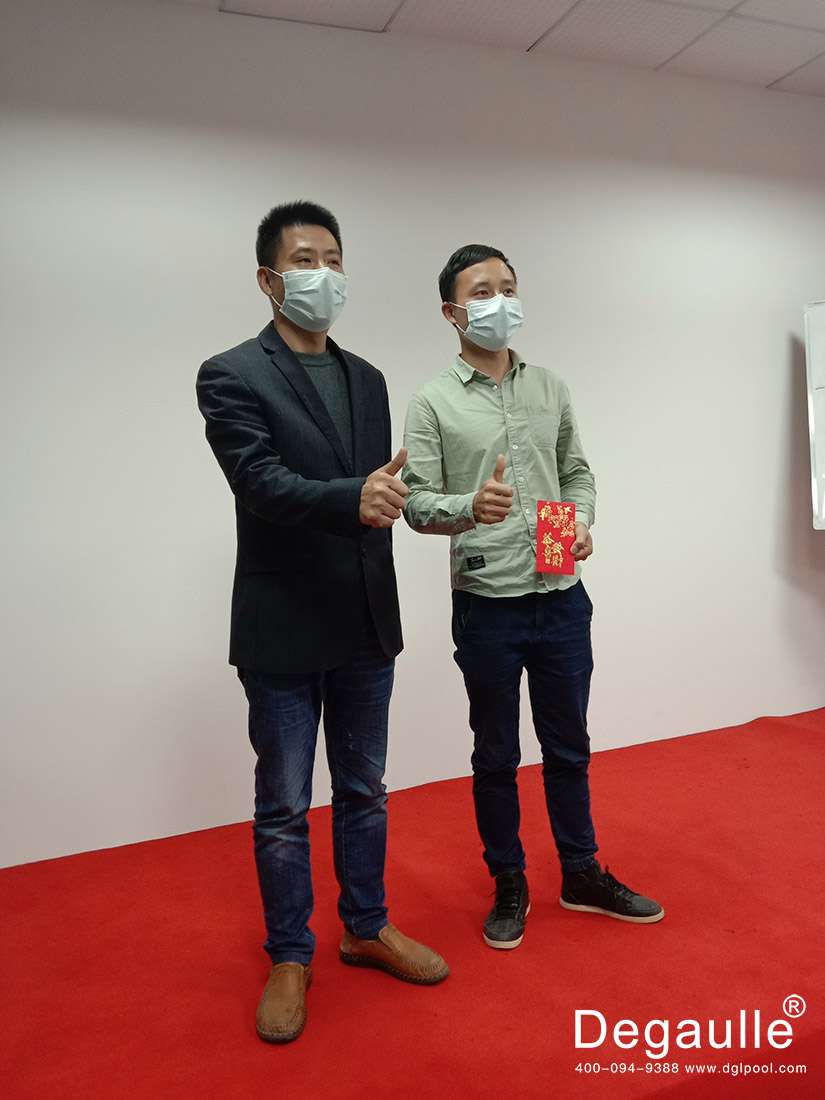 戴高樂(lè)泳池設(shè)備