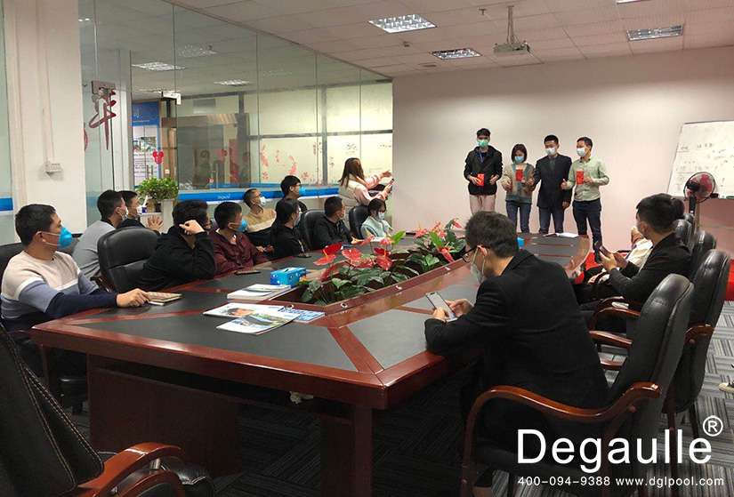 戴高樂(lè)泳池設(shè)備