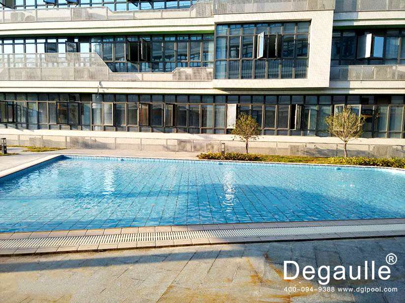 戴高樂恒溫泳池工程