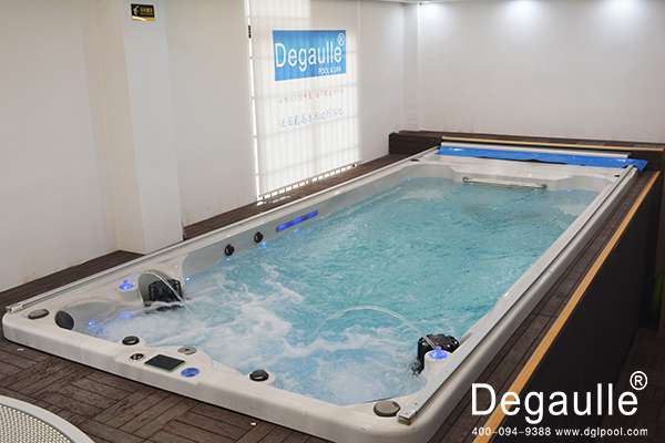 游不到邊的游泳池 游不到邊的游泳池